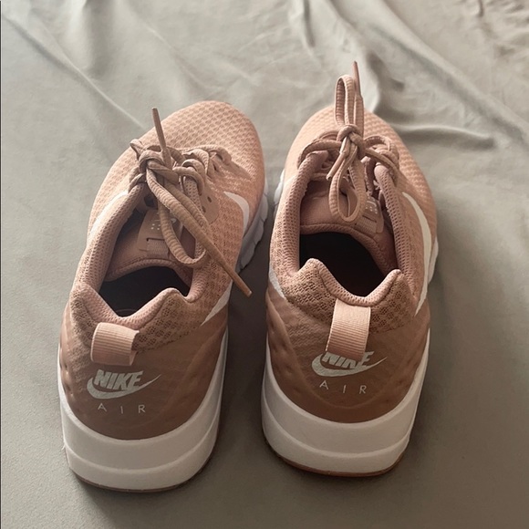 Nike shoes - Picture 4 of 5